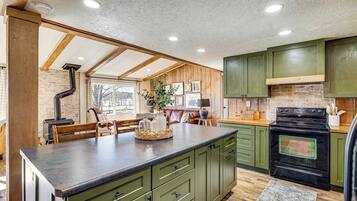 House (4 Bedrooms) | Interior