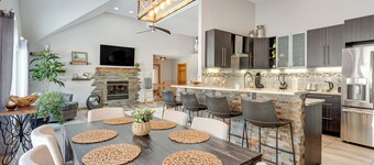 3 Mi to Historic Dtwn Hartland: Family Retreat