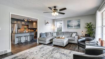 House (5 Bedrooms) | Front of property