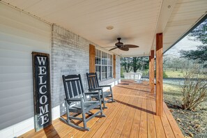 House (5 Bedrooms) | Interior - Country Setting w/ Modern Feel! Group Stay in Waco (Waco)