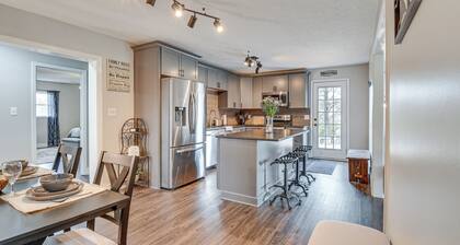 Country Setting w/ Modern Feel! Group Stay in Waco