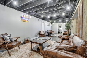 House (5 Bedrooms) | Interior - Country Setting w/ Modern Feel! Group Stay in Waco (Waco)