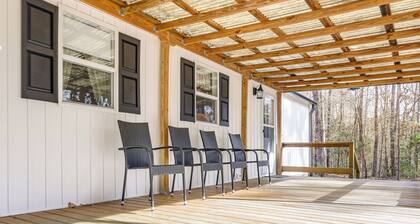 Coastal Retreat Near Camp Lejeune, Dogs Welcome!