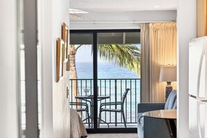 Interior - Direct Oceanfront Bliss - Brand New Studio Arrival (Lahaina)