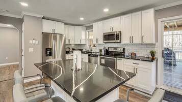 House (4 Bedrooms) | Interior