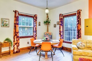 Interior - Retro Retreat in Rhododendron! Unique Mt Hood Base (Rhododendron)