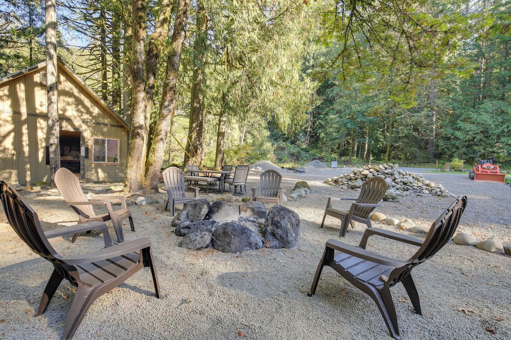 Retro Retreat in Rhododendron! Unique Mt Hood Base - Mount Hood National Forest, OR