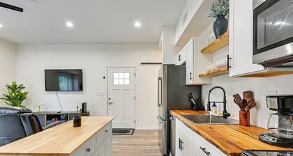 4 Mi to Outlets! Townhome Near Tampa North Airport