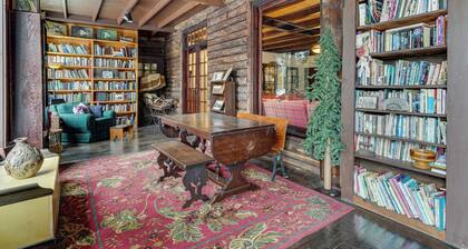 Great for Gatherings! Lakefront Ticonderoga Villa