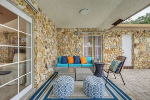 House (5 Bedrooms) | Interior