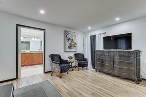 House (5 Bedrooms) | Interior