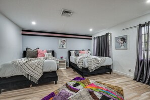 House (5 Bedrooms) | Interior