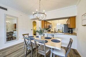 Interior - 8 Mi to Dtwn Naples: Condo w/ Resort Amenities! (Naples)