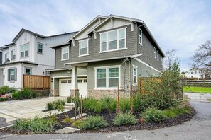 House (3 Bedrooms) | Interior - Modern Getaway w/ Patio & Yard in Pleasant Hill! (Pleasant Hill)