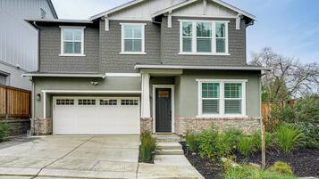 House (3 Bedrooms) | Front of property