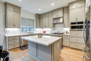 Interior - Modern Getaway w/ Patio & Yard in Pleasant Hill! (Pleasant Hill)