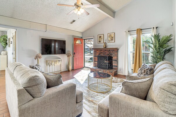 Furnished Patio! Family-friendly Tulsa Townhome - Tulsa Zoo, Tulsa