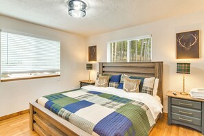 Interior - Wooded Retreat w/ Private Hot Tub in Evergreen (Evergreen)