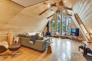 Interior - Wooded Retreat w/ Private Hot Tub in Evergreen (Evergreen)