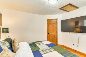 Interior - Wooded Retreat w/ Private Hot Tub in Evergreen (Evergreen)