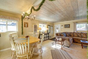 Interior - Hot Tub + Game Room: Group Getaway in Big Bear! (Sugarloaf)