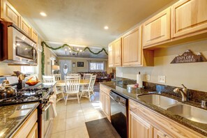 Interior - Hot Tub + Game Room: Group Getaway in Big Bear! (Sugarloaf)