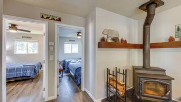 House (2 Bedrooms) | Interior
