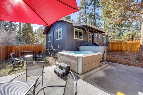Ski & Hike: Cozy Big Bear Retreat W/ Fireplace - Big Bear, CA