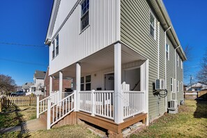 Interior - 2 Mi to Naval Base: Walkable Norfolk Retreat (Norfolk)