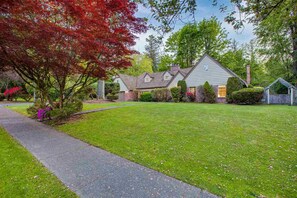 Exterior -  private room for travelers/tenant (Surrey)