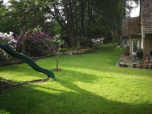 Property grounds -  private room for travelers/tenant (Surrey)