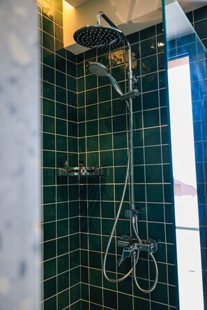 Shower, free toiletries, hair dryer, towels - MontiSio Boutique Hotel (Gudauri)