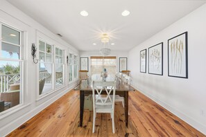 Dining - *It’ll Dieu* is an oceanfront retreat in DeBordieu Colony (Georgetown)