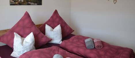 2 Schlafzimmer, Reisekinderbett, kostenloses WLAN, Bettwäsche