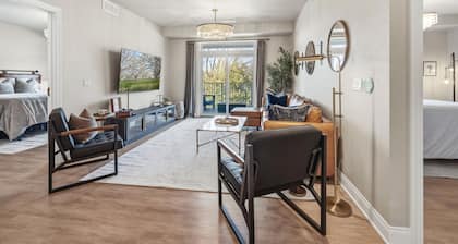 Luxury Penthouse · Harbor Views · Steps to Shops, Dining, and Waterfront