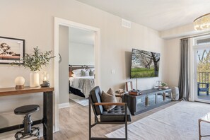 3 slaapkamers, een strijkplank/strijkijzer, reisbedje, gratis wifi