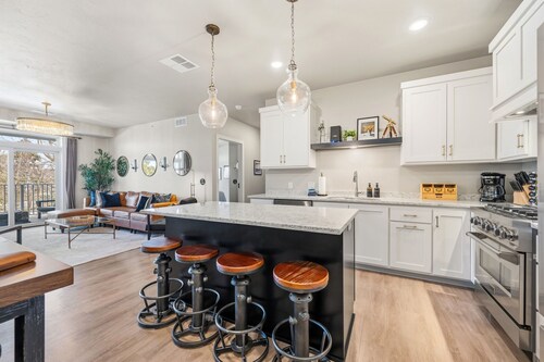 Luxury Penthouse · Harbor Views · Steps to Shops, Dining, and Waterfront