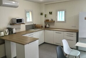 Private kitchen - Maison Maremata, ideal for families in search of peace and nature (Vidauban)