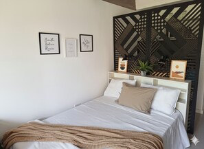1 habitación, tabla de planchar con plancha, wifi gratis y ropa de cama 