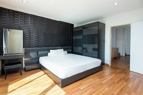 3 bedrooms, iron/ironing board, Internet, bed sheets