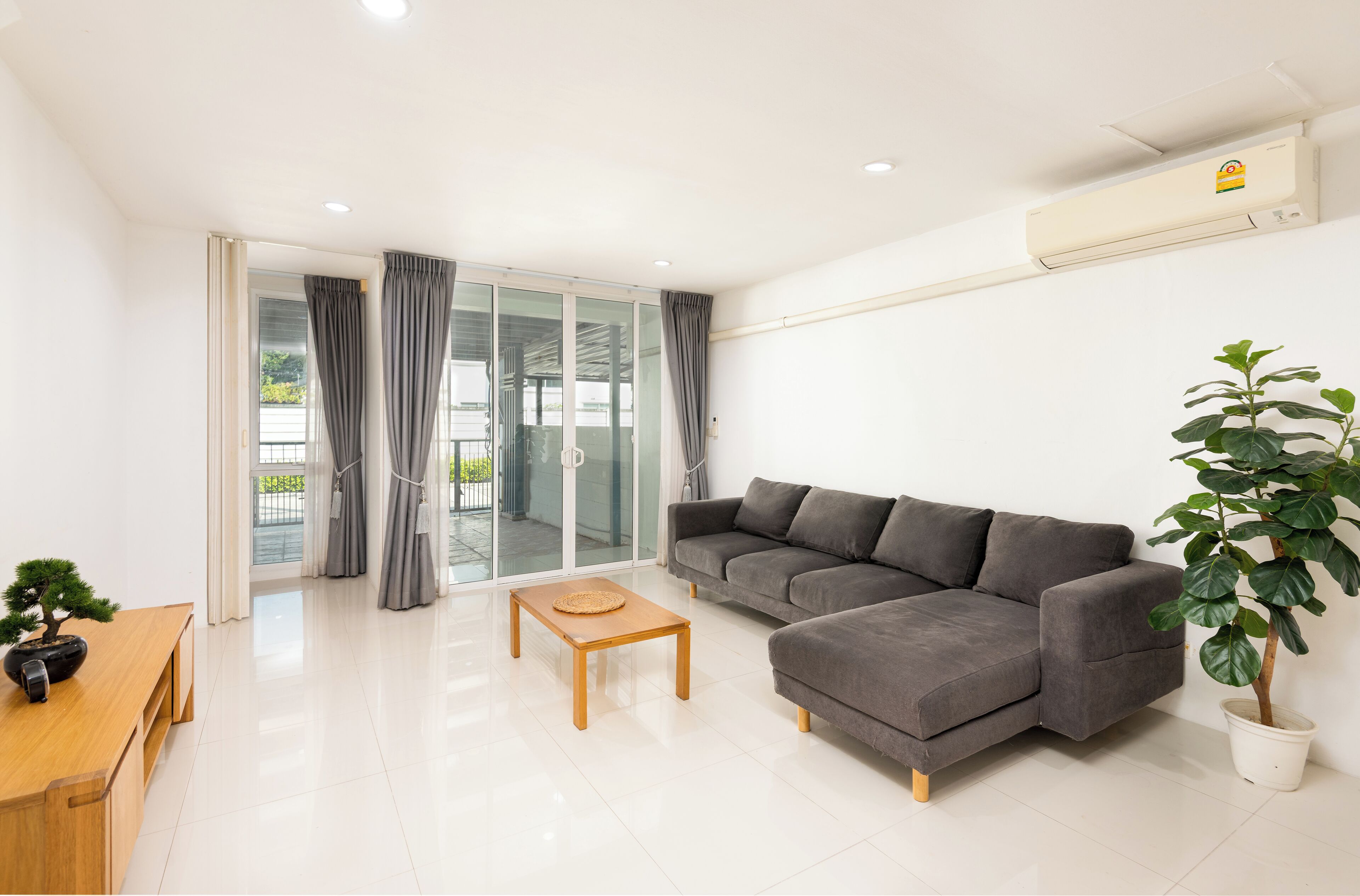 Spacious 3-bedroom Apartment In Charming Lat Krabang With Ac - 