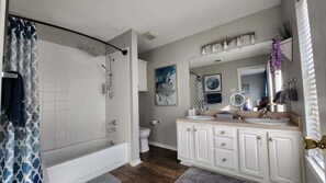 Maisonnette, 3 slaapkamers | Badkamer | Handdoeken, shampoo