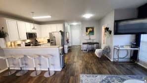 Duplex, 3 Bedrooms | Private kitchen | Fridge, oven, coffee/tea maker - Modern 3br Luxurious Town Home In Frisco 3 Bedroom Duplex (Frisco)