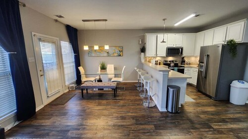 Modern 3br Luxurious Town Home In Frisco 3 Bedroom Duplex