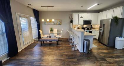 Modern 3br Luxurious Town Home In Frisco 3 Bedroom Duplex