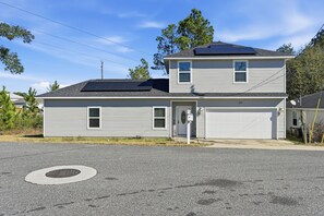 House, 3 Bedrooms | Exterior - Modern Pine-scented Retreat 30 Mins To Beach! 3 Bedroom Home (Crestview)
