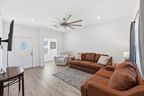 House, 3 Bedrooms | Living area | Smart TV, streaming services - Modern Pine-scented Retreat 30 Mins To Beach! 3 Bedroom Home (Crestview)