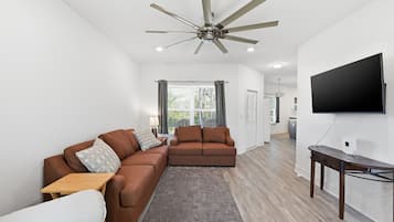 House, 3 Bedrooms | Living area