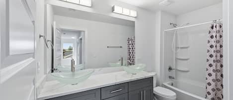 House, 3 Bedrooms | Bathroom
