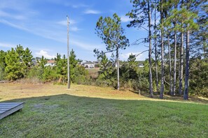 House, 3 Bedrooms | Property grounds - Modern Pine-scented Retreat 30 Mins To Beach! 3 Bedroom Home (Crestview)